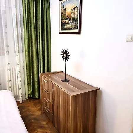 Park Hollywood Апартаменти